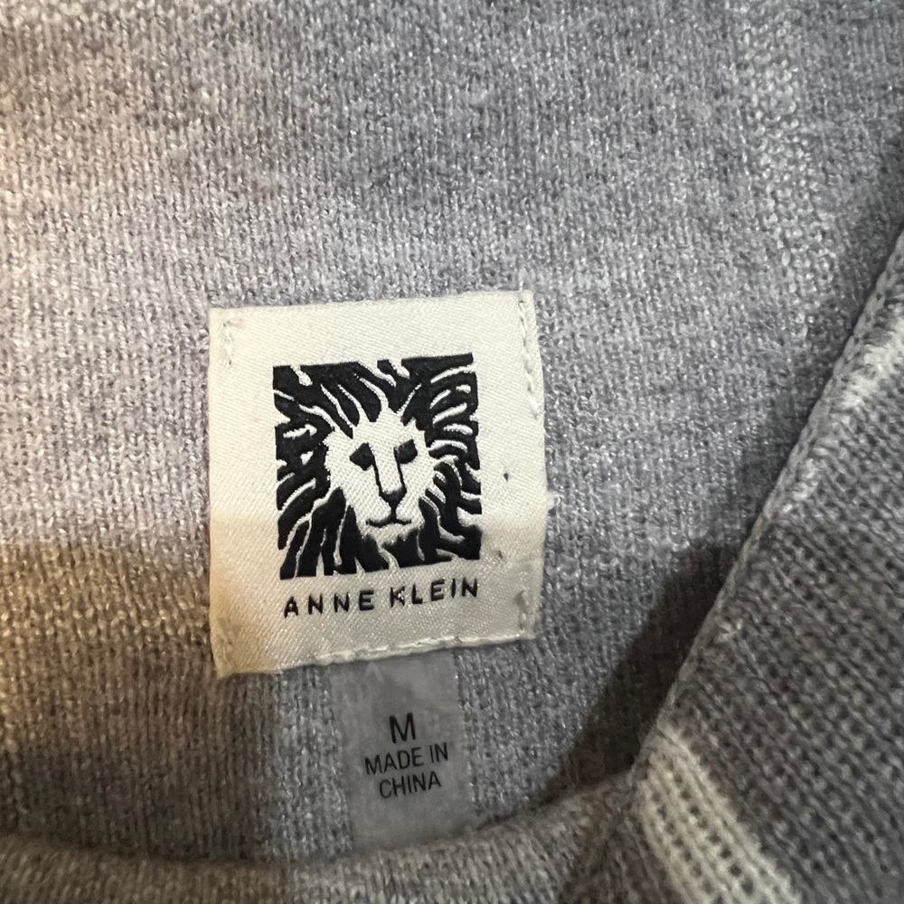 Anne Klein woman’s mock neck line sweater medium - Picture 3 of 3